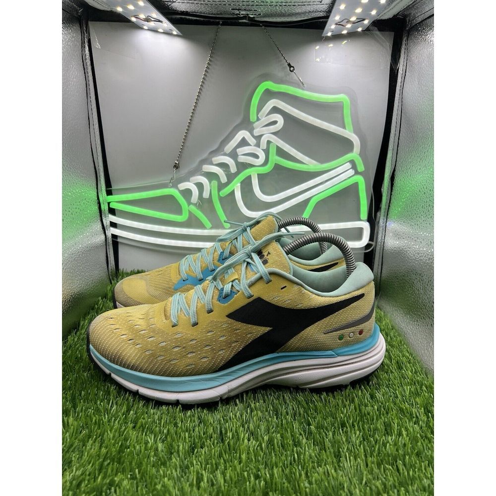 Diadora Womens Mythos Blushield‎ 6 C9059 Yellow Running Shoes Sneakers Size 8.5